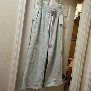 Scuba mid-rise wide leg pant short length
